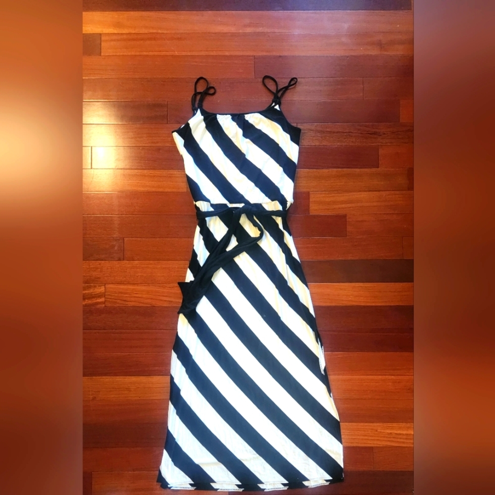 WHITE HOUSE BLACK MARKET TIE WAIST MAXI DRESS LARGE